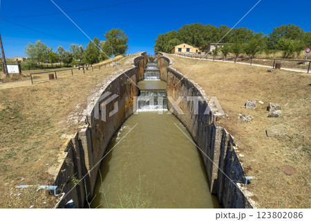 Canal Floodgate, Canal of Castile, Fromista, Spain 123802086