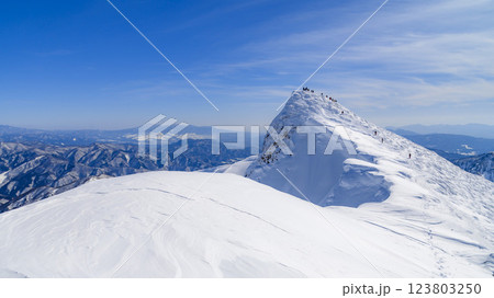 厳冬期の谷川岳・トマの耳(雪景色) 厳冬期の谷川岳・トマの耳(雪景色) 123803250