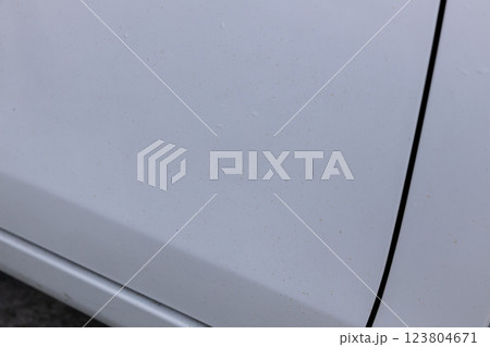 自動車のボディーに付着した鉄粉 123804671