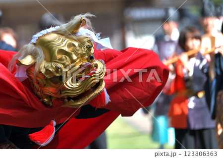 獅子舞　志呂神社の秋祭り 123806363