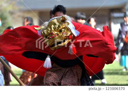 獅子舞　志呂神社の秋祭り 123806370