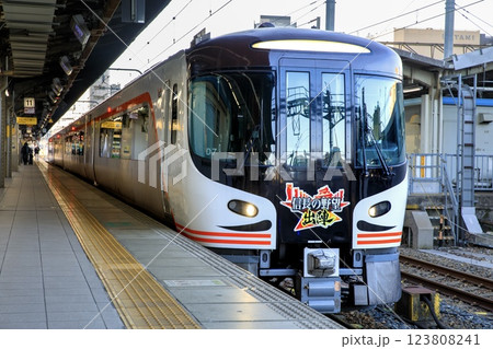 名古屋駅に停車中のHC85系特急ひだ(信長の野望コラボラッピング) 名古屋駅に停車中のHC85系特急ひだ(信長の野望コラボラッピング) 123808241