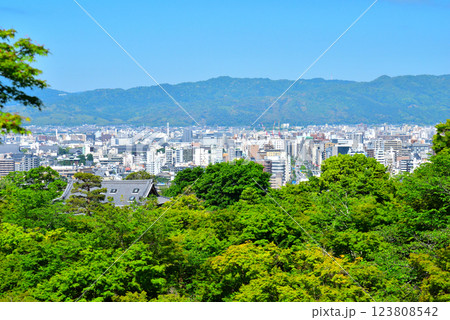新緑が眩しい京都 清水寺 新緑が眩しい京都 清水寺 123808542