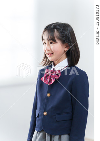 制服を着た学生 123810373