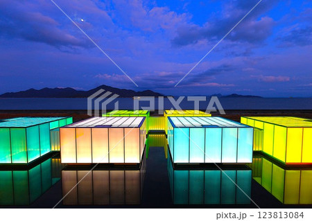 夜の下瀬美術館（広島県大竹市） 123813084