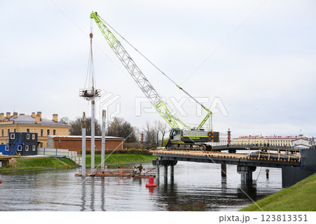 Construction of a bridge across the Kronverksky Strait in autumn 123813351