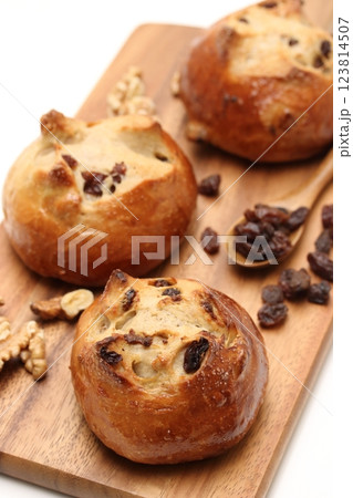 手作りのレーズンパン 手作りのレーズンパン 123814507