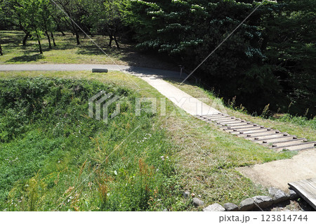 箕輪城  郭馬出西虎口門手前の土橋【群馬県高崎市】 123814744