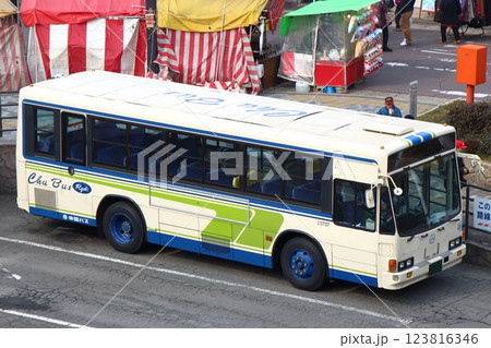 福山駅前に停車中の中国バス（広島県福山市） 123816346