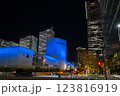 みなとみらいの高層ビルと夜の横浜の街並み 123816919