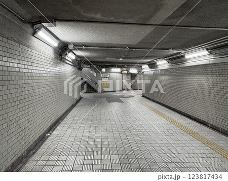 地上に上がる為の地下通路01 地上に上がる為の地下通路01 123817434