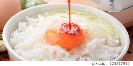 卵かけごはん クローズアップ 卵かけごはん クローズアップ 123817953