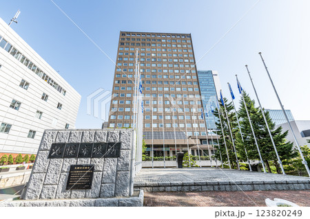 北海道札幌市　快晴の札幌市役所 123820249