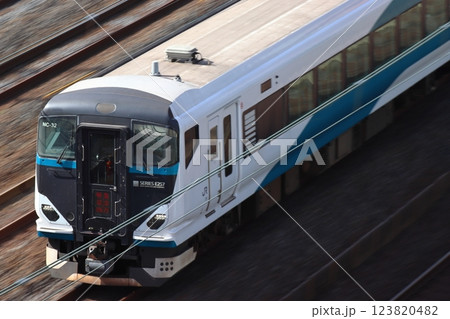 特急草津・四万号（青色E257系電車：上野⇔長野原草津口） 123820482