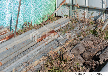 放置された建築資材 123820685