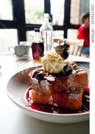 フレンチトースト 123821302