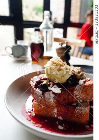 フレンチトースト 123821303