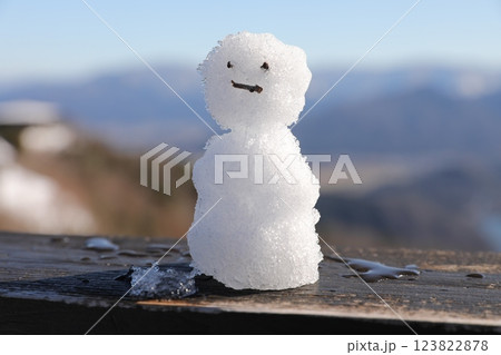 雪だるま スノーマン ゆきだるま 123822878