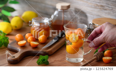 きんかんコンポートのホットドリンク （ホットきんかん） 123824769