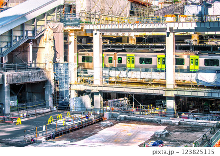 日本の東京都市景観 切断された謎の支柱“トーテムポール”！。…さよなら渋谷駅西口…＝10日 123825115