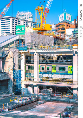 日本の東京都市景観 切断された謎の支柱“トーテムポール”！。…さよなら渋谷駅西口…＝10日 123825116