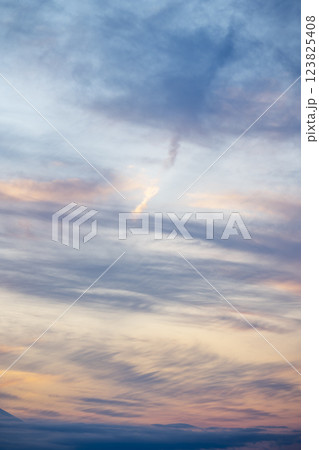 春の夕焼け 夕焼け 夕暮れ 春空 3月 【神奈川県】 123825408