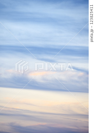 春の夕焼け 夕焼け 夕暮れ 春空 3月 【神奈川県】 123825411