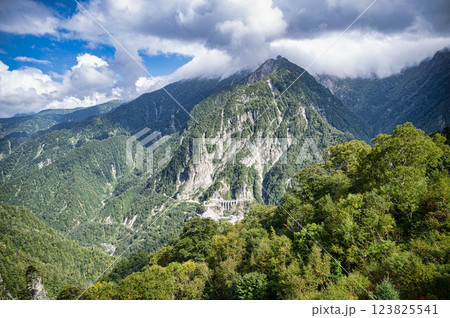 立山黒部アルペンルート大観峰絶景 123825541