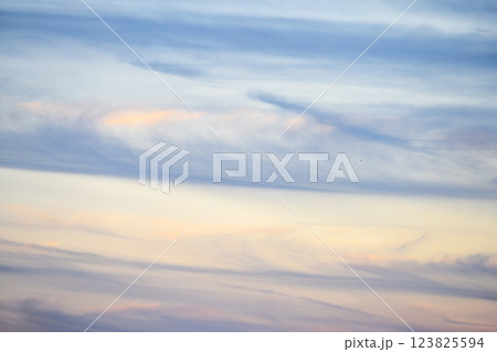 春の夕焼け 夕焼け 夕暮れ 春の空 空だけ 【神奈川県】 春の夕焼け 夕焼け 夕暮れ 春の空 空だけ 【神奈川県】 123825594