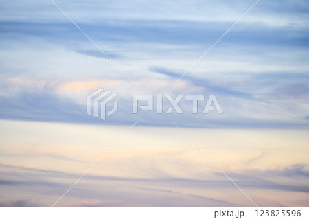 春の夕焼け 夕焼け 夕暮れ 春の空 空だけ 【神奈川県】 春の夕焼け 夕焼け 夕暮れ 春の空 空だけ 【神奈川県】 123825596