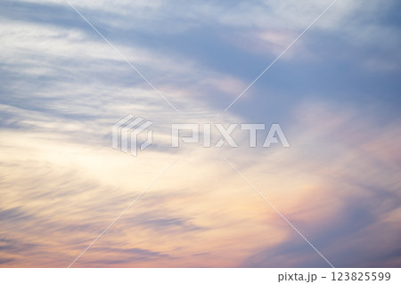 春の夕焼け 夕焼け 夕暮れ 春の空 空だけ 【神奈川県】 春の夕焼け 夕焼け 夕暮れ 春の空 空だけ 【神奈川県】 123825599