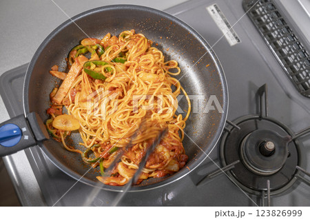 家庭で作るナポリタンスパゲッティ工程 家庭で作るナポリタンスパゲッティ工程 123826999