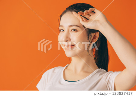 ホットヨガイメージ 123827417