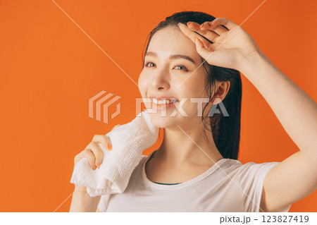 ホットヨガイメージ 123827419