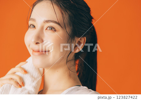 ホットヨガイメージ 123827422