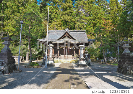 【岡太神社 (拝殿)】 福井県越前市粟田部町 【岡太神社 (拝殿)】 福井県越前市粟田部町 123828591