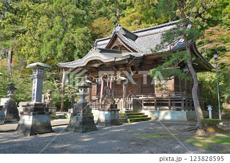 【岡太神社 (拝殿)】 福井県越前市粟田部町 【岡太神社 (拝殿)】 福井県越前市粟田部町 123828595