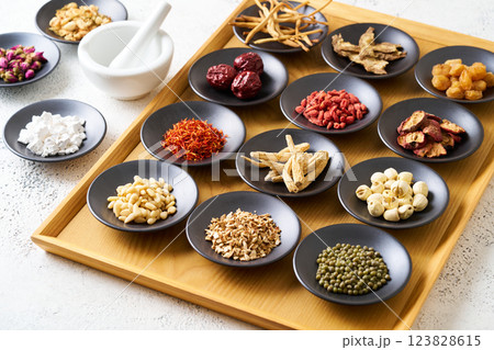様々な漢方食材 様々な漢方食材 123828615