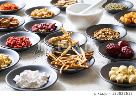 様々な漢方食材 様々な漢方食材 123828618