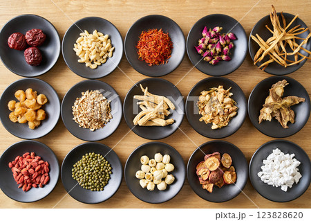 様々な漢方食材 様々な漢方食材 123828620