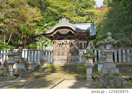 【岡太神社 (本殿)】 福井県越前市粟田部町 【岡太神社 (本殿)】 福井県越前市粟田部町 123828971