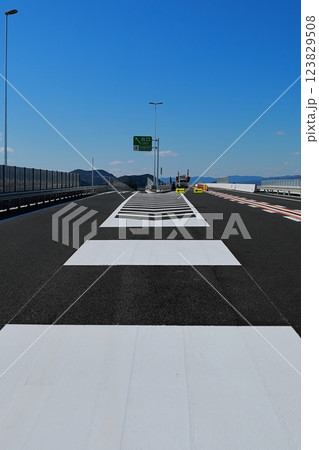 高速道路 高速道路 123829508