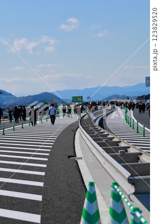 高速道路 123829520