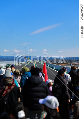高速道路 123829527