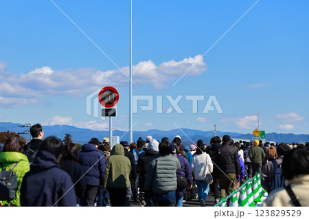 高速道路 123829529