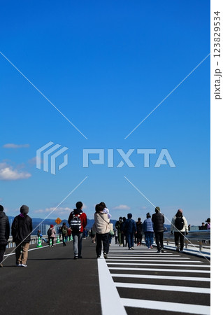 高速道路 123829534