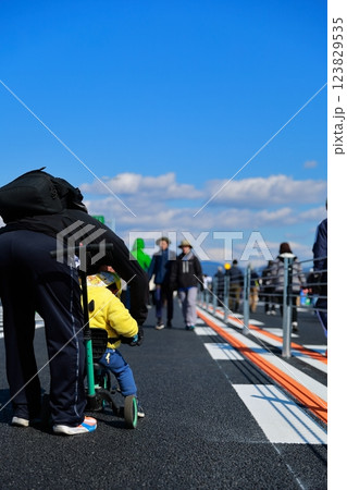 高速道路 123829535