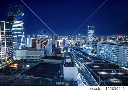 名古屋市、名古屋駅から眺めるささしまライブ方面の夜景 123830441