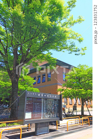 愛知県名古屋市、鶴舞中央図書館の風景 123831752