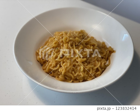 "Spicy Korean Tumbara Ramen: A Fiery Noodle Challenge" "Spicy Korean Tumbara Ramen: A Fiery Noodle Challenge" 123832414